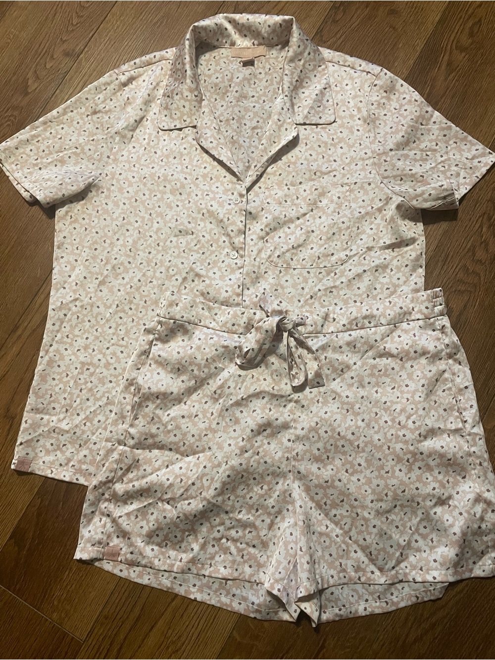 Barefoot Dreams Pink Rose Mist Ditsy Print Washed Satin Short PJ SET